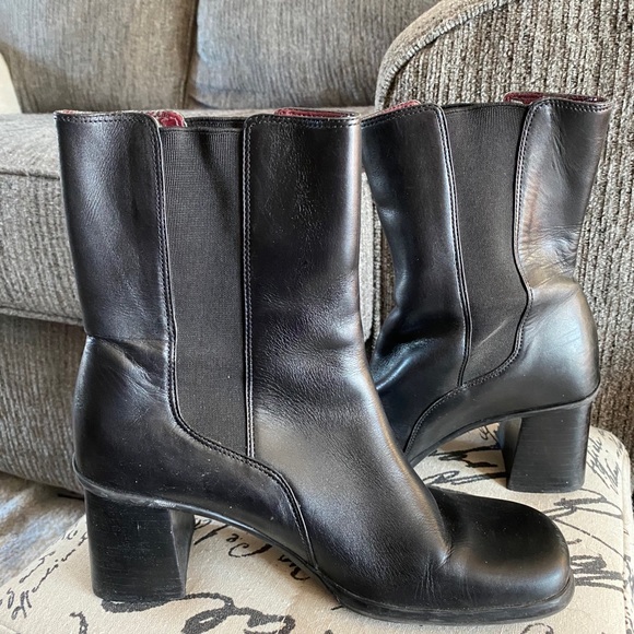 Women’s black boots - Picture 3 of 4